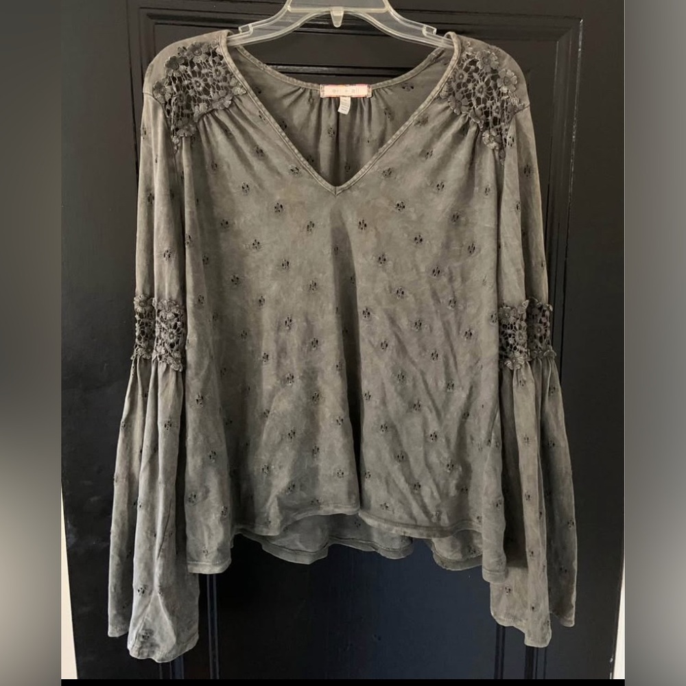 Chic Green Embroidered Blouse